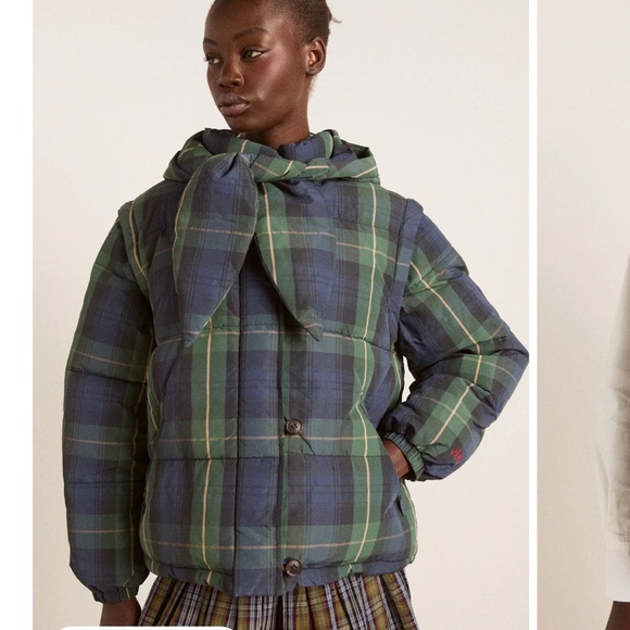 Jackets & Blazers - Navy Check Size UK 6

• Tie front hood
• Detachable arms
• Zip front fastening